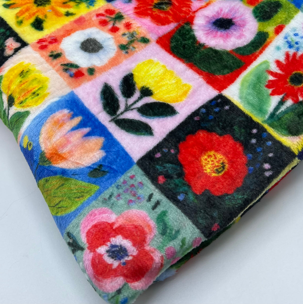 Flower Grid Cuddle Fleece Fabric Blanket Loungewear