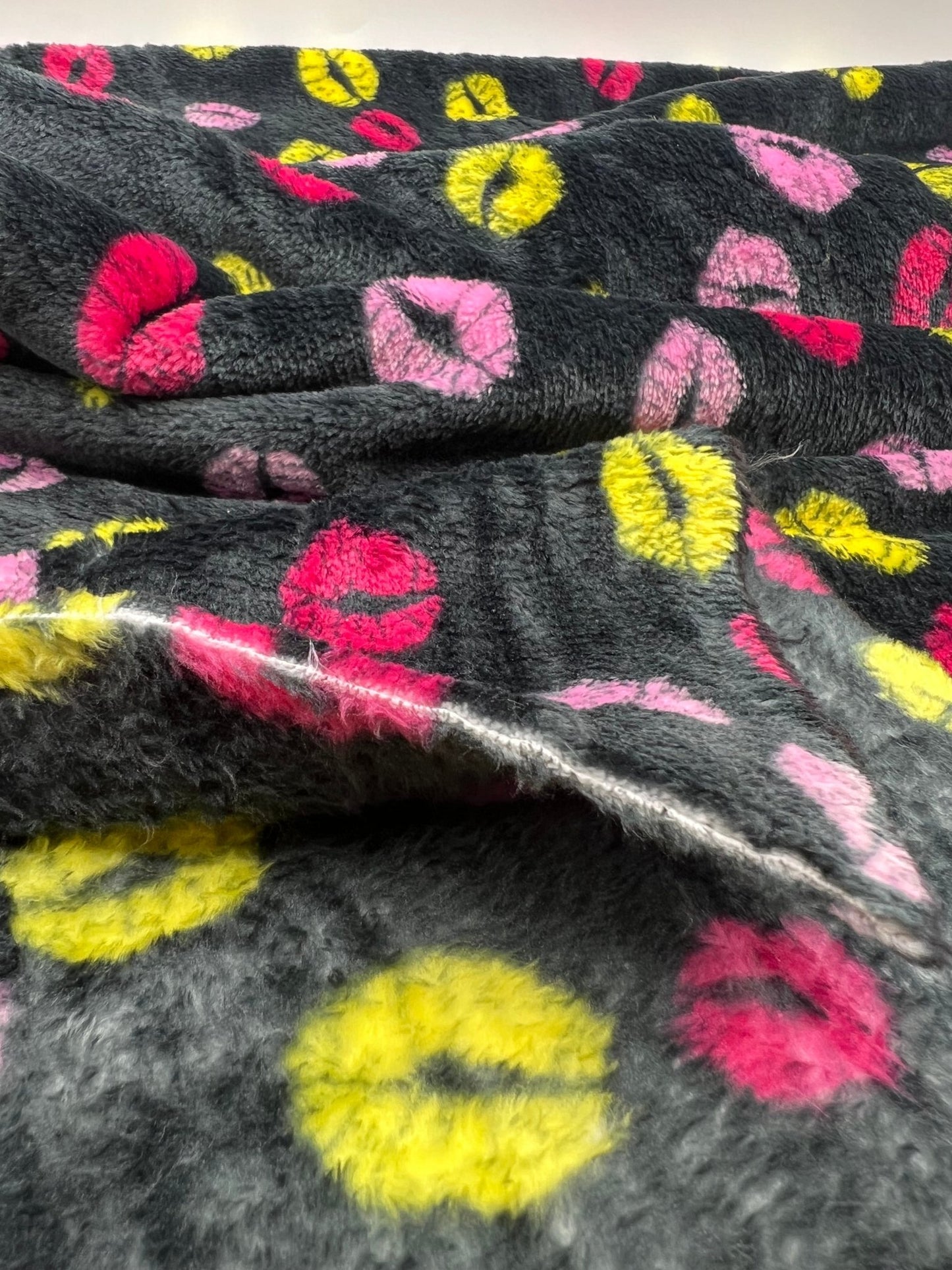 Bubs Lips Cuddle Fleece Fabric Blanket Loungewear - T9 Fabrics
