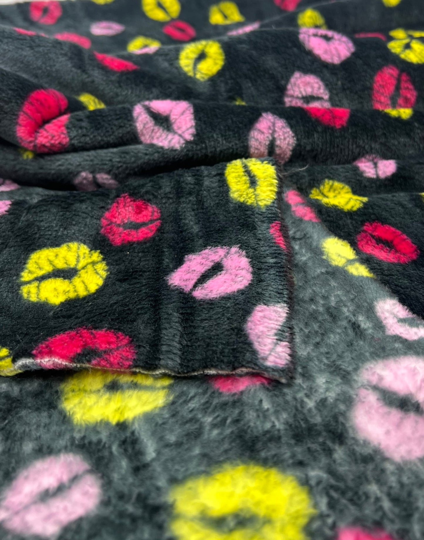 Bubs Lips Cuddle Fleece Fabric Blanket Loungewear - T9 Fabrics
