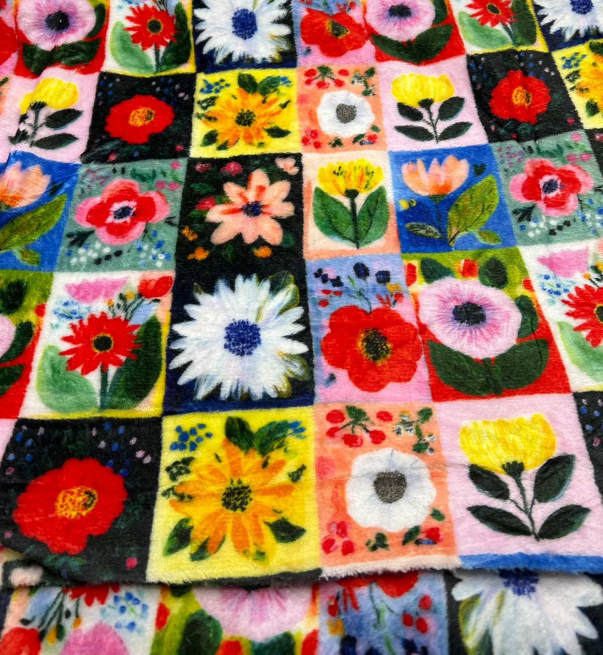 Flower Grid Cuddle Fleece Fabric Blanket Loungewear