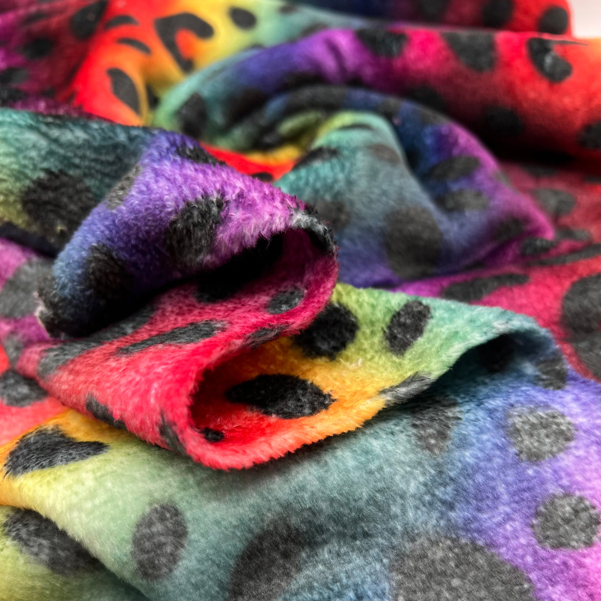 Bright Animal Cuddle Fleece Fabric Blanket Loungewear