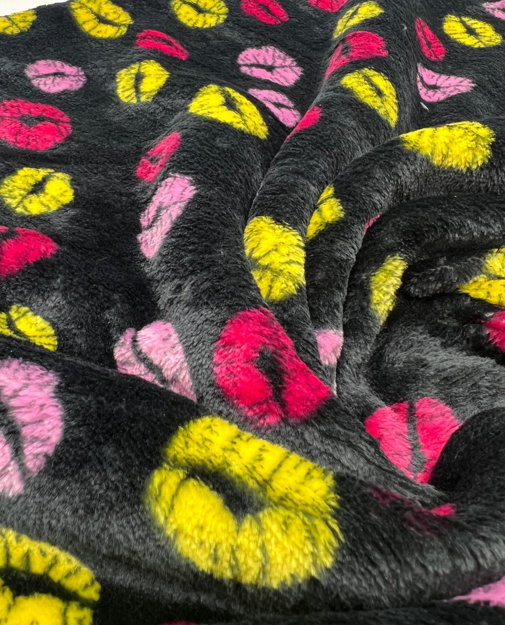 Bubs Lips Cuddle Fleece Fabric Blanket Loungewear - T9 Fabrics