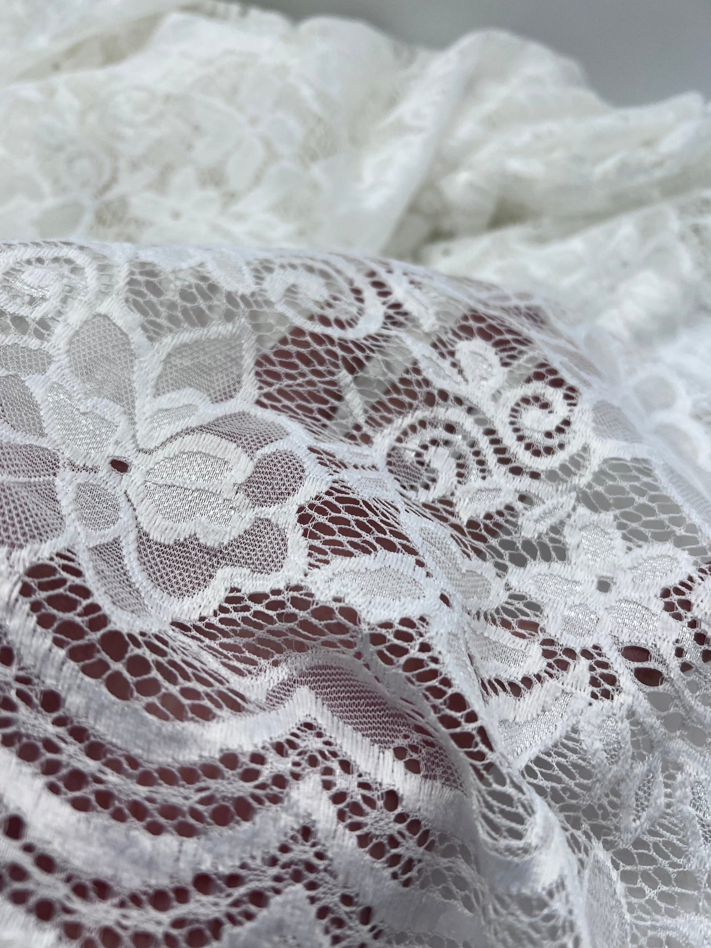 Cream Scalloped Floral Lace Fabric Stretch - T9 Fabrics