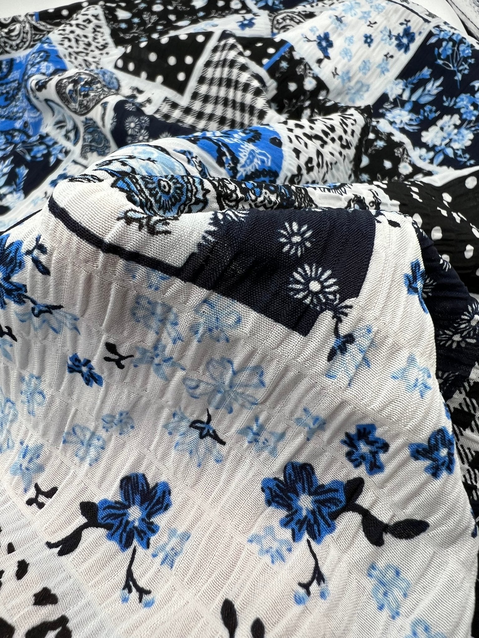 Patterned Lightweight Crinkle Crepe Non Stretch Fabric - T9 Fabrics