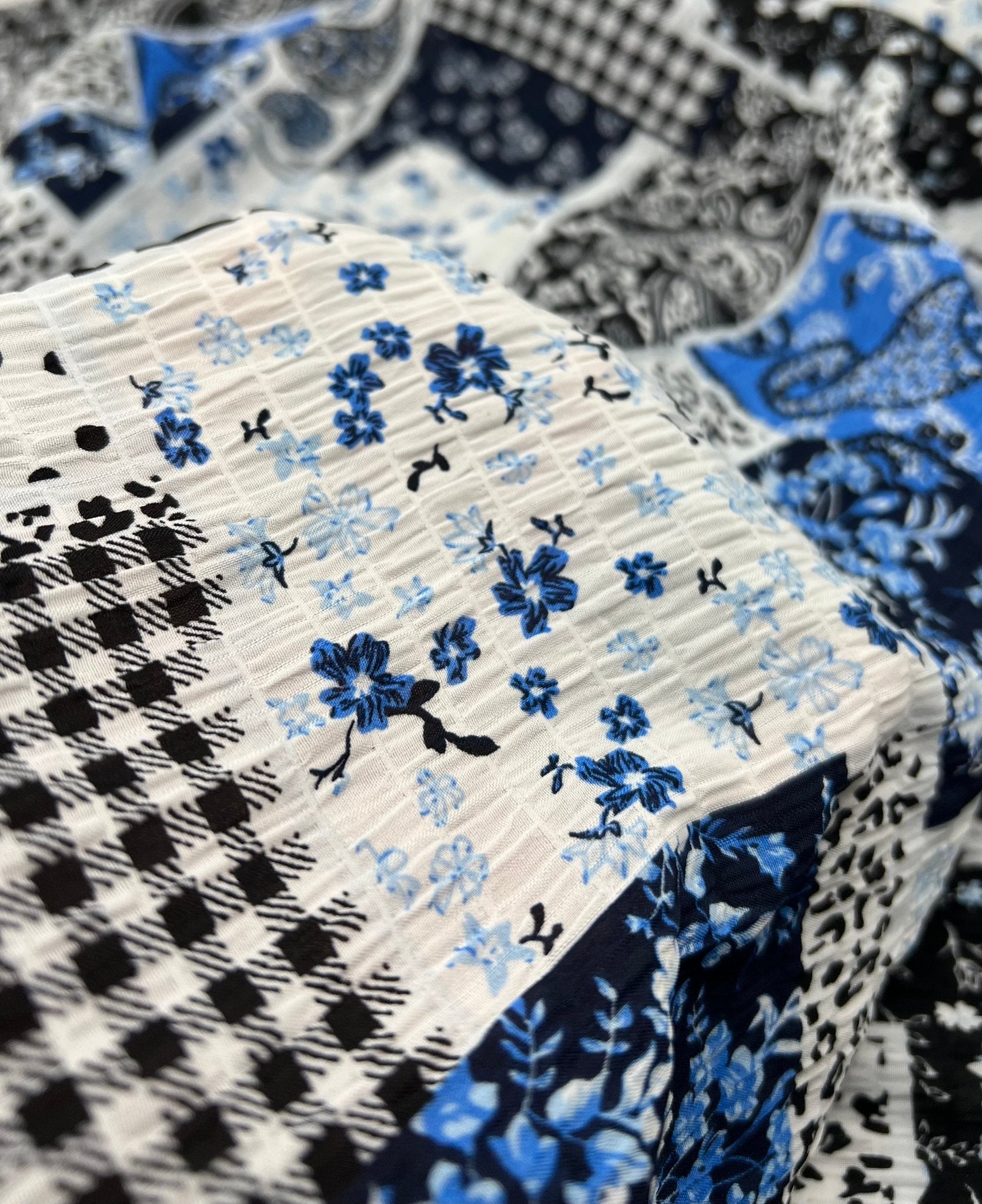 Patterned Lightweight Crinkle Crepe Non Stretch Fabric - T9 Fabrics