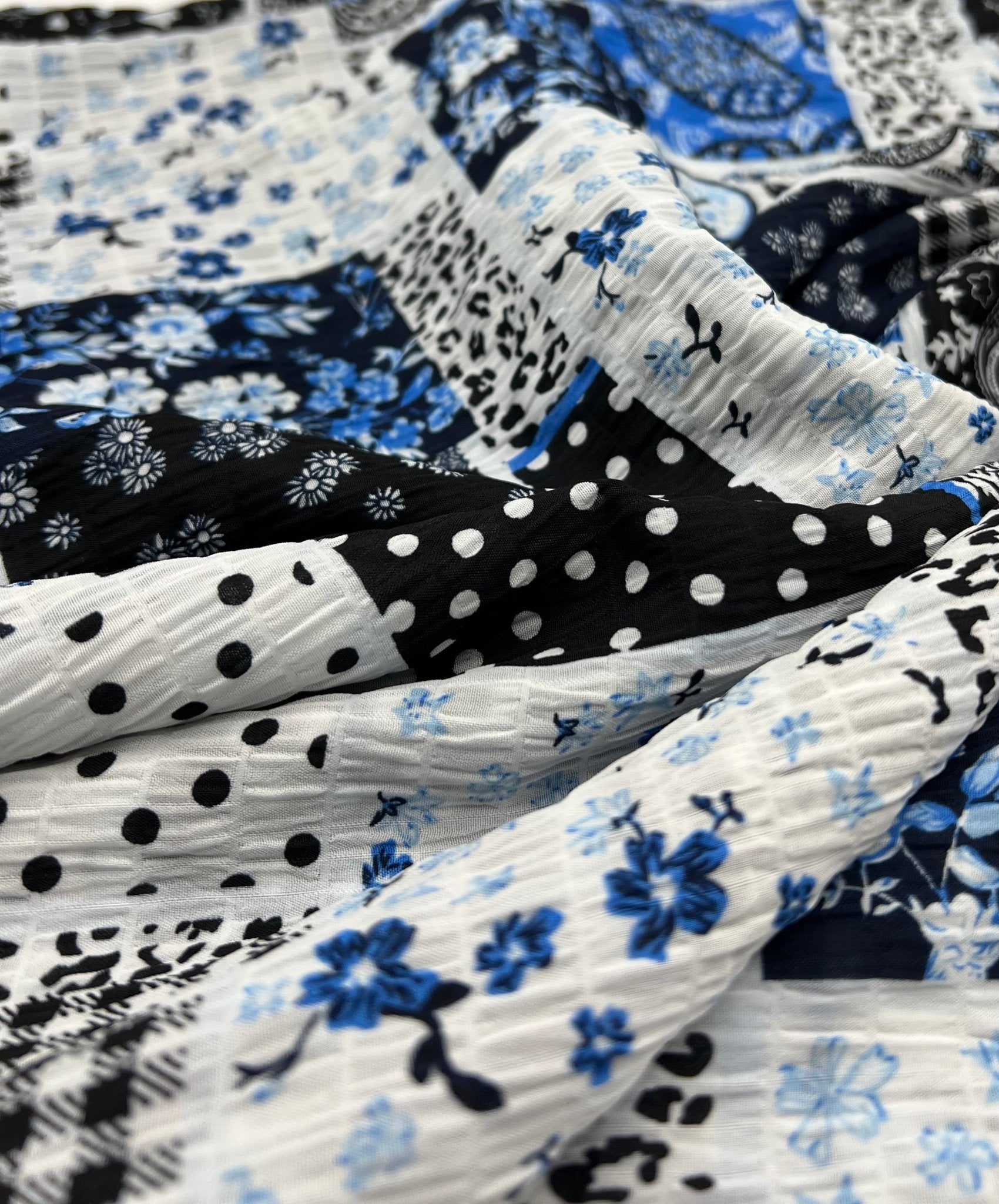 Patterned Lightweight Crinkle Crepe Non Stretch Fabric - T9 Fabrics