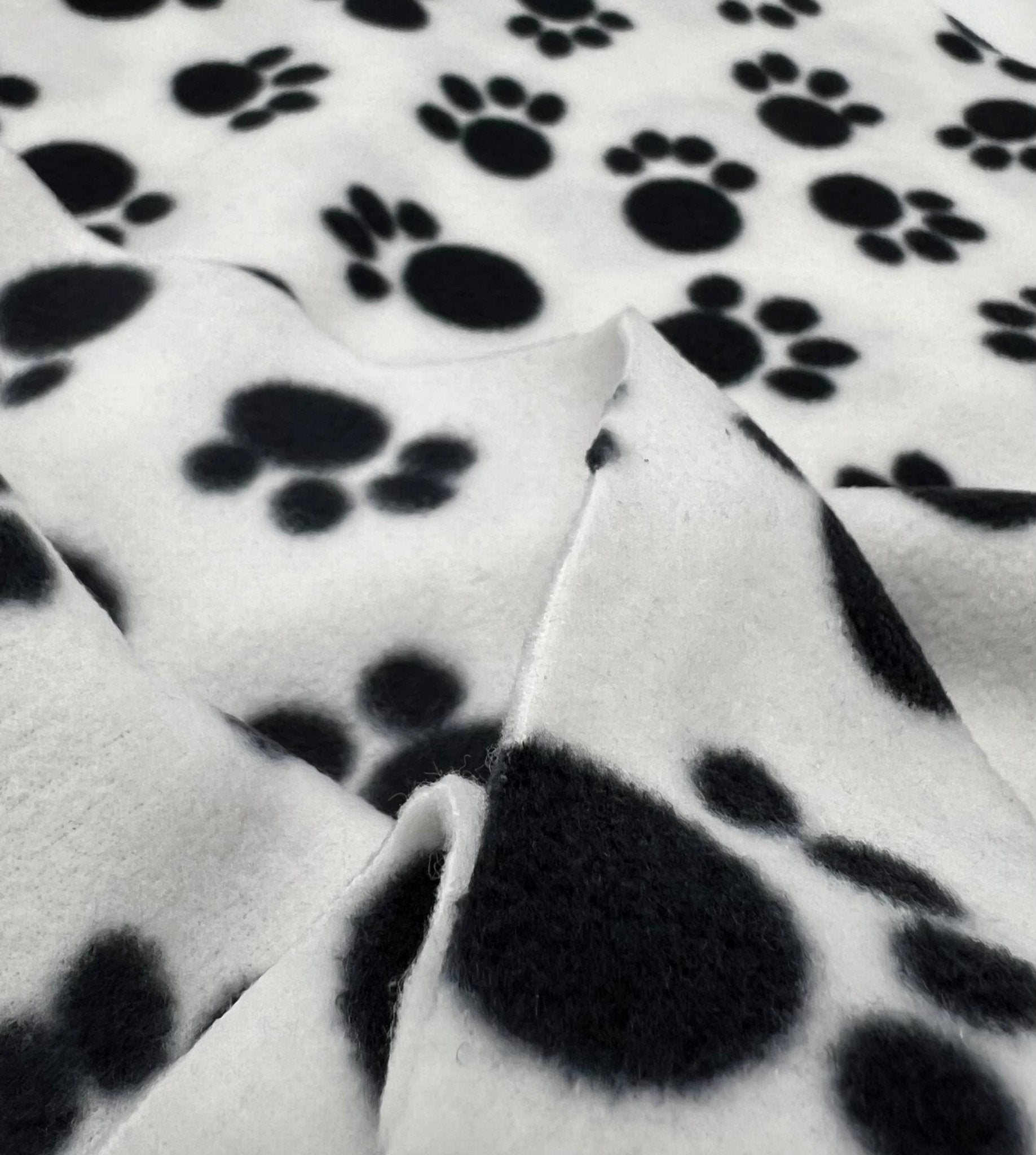 White Paws Printed Anti - Pil Polar Fleece Fabric Blanket Loungewear - T9 Fabrics